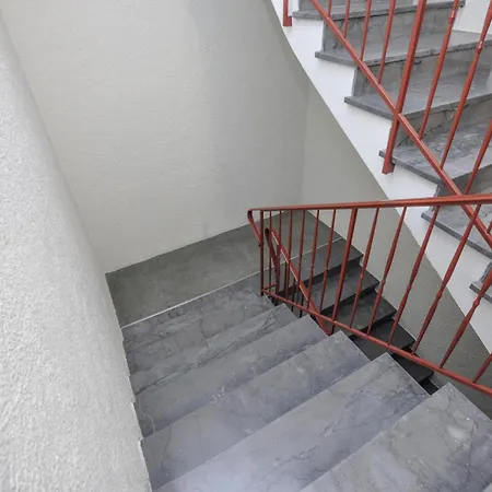 Amazing In With Kitchen Appartement *